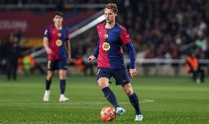 世体：德容在草皮进行了无球训练，孔德和巴德吉已参与合练