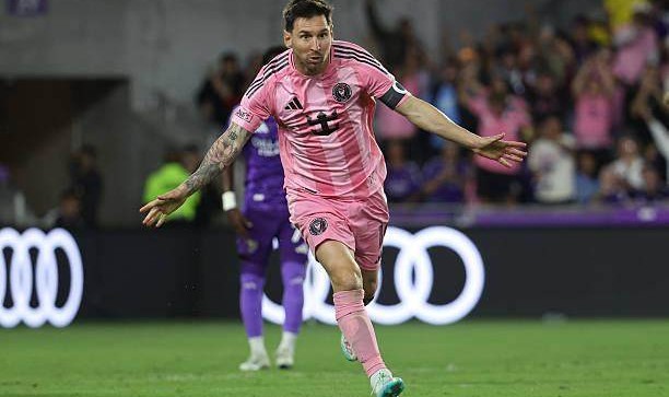 开云体育-中国官网登录入口-梅西2球1助导演大逆转，任意球破门次数追平贝利