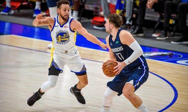 开云Kaiyun官网入口-相似的动作不同的吹罚 主裁判双标令勇士上下不满