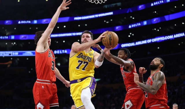 开云Kaiyun官网入口-东契奇湖人生涯新高51分10篮板9助攻 湖人力擒公牛