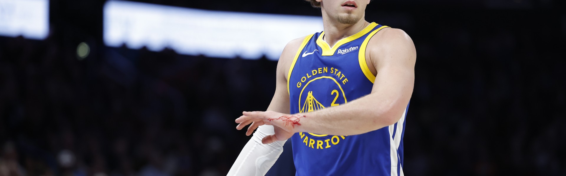 开云体育官网-库里：波杰姆斯基非常独特且很全能 总能在关键时为球队带来胜利