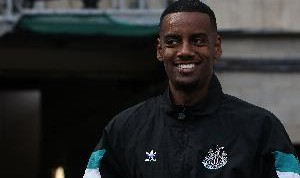 开云体育官网-天空体育：伊萨克离开训练中心，继续剩余的体检流程